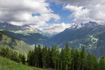 Fototapeta na wymiar marvelous French Alps in summer