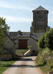 Fototapeta na wymiar Maison-forte et grange à Pierrefiche, France