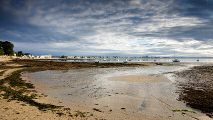 Fototapeta na wymiar Low tide at Le Pouliguen beach in Loire Atlantique coast