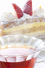 紅茶と苺のケーキ