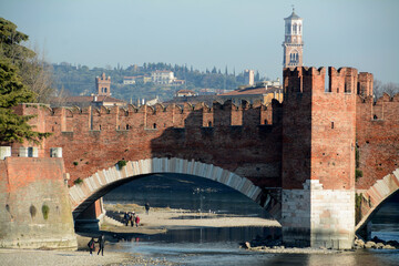 Verona is the most beautiful city in Veneto together with Venice . 