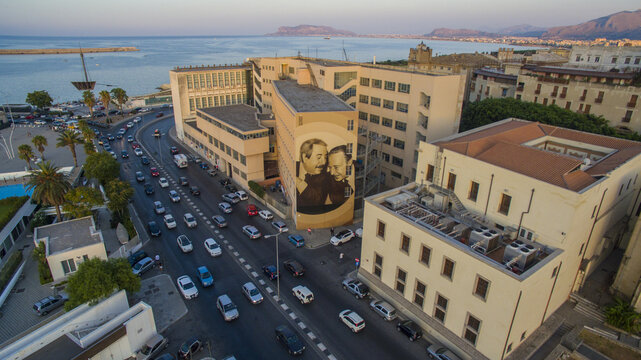 Falcone e Borsellino: il murale che si affaccia sul golfo di Palermo