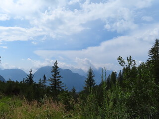 Giorno nuvoloso tra le montagne, Dolomiti bellunesi.