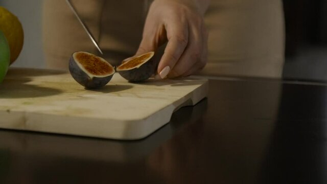 Slicing figs on the table