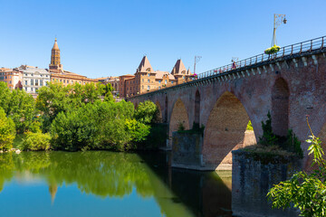 Fototapeta premium Medieval bridge over the Tarn river in Montauban city on sunny day. France