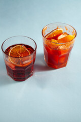 2 Cocktail con garnish de naranja 01