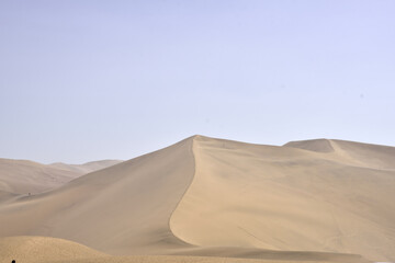 Fototapeta na wymiar Echoing - Sand Dune