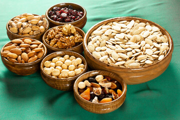 mixed nuts and dried fruits