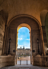 entrance to the louvre museum