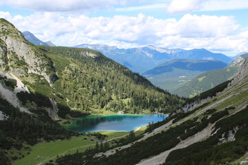 Fototapeta na wymiar Seebensee in front of the beautiful Zugspitze in Tyrol
