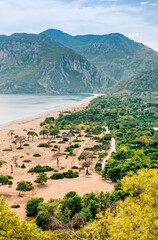 Obraz premium Turkish village between Mediterranean Sea and Taurus Mountains