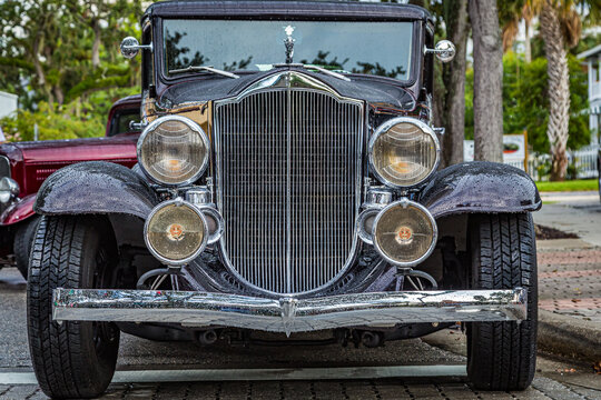 1932 Packard 900 Light 8