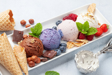 Berry, vanilla and chocolate ice cream sundae