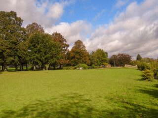 Fototapeta na wymiar Autumn in Lowndes Park