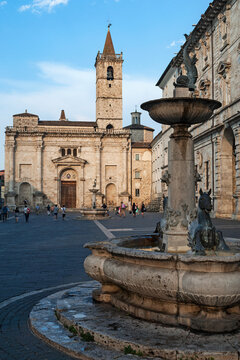 Ascoli Piceno, district of Ascoli Piceno, Marche, Italy, Europe, Arringo square with fountain in foreground and the Cathedral of St Emidio in background