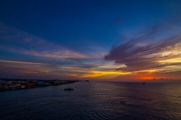 Fototapeta premium Sunset cruises on the Gulf