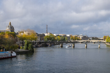 Fototapeta na wymiar Seinebrücke, Paris