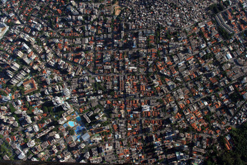 Fototapeta premium Photos of the southern region of the capital of Minas Gerais, Belo Horizonte. Neighborhood and slum with mountains.