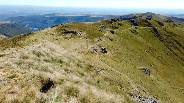 Station du Lioran et le plomb du cantal en Auvergne vue du ciel