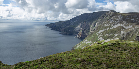 Fototapeta na wymiar Landscape by the sea in Ireland