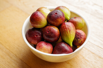 収穫した新鮮なイチジク