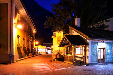 Fototapeta premium Village of Hallstatt at night, Salzkammergur, Austria