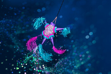 Colores vibrantes: La piñata mexicana ilumina las fiestas - obrazy, fototapety, plakaty