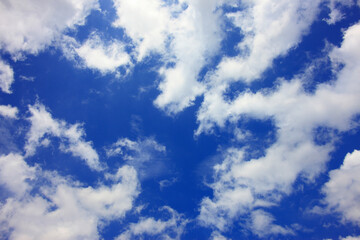 空と白い雲