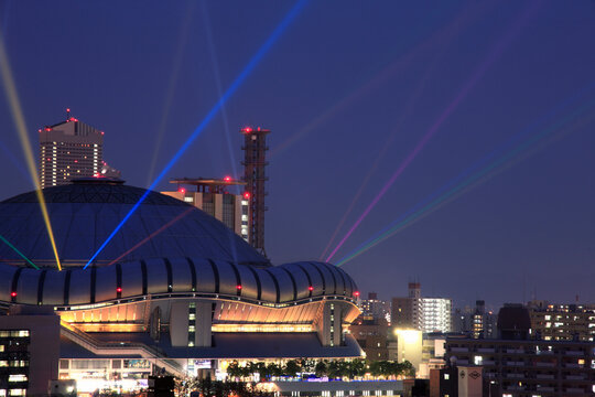 大阪ドーム」の写真素材 | 256件の無料イラスト画像 | Adobe Stock