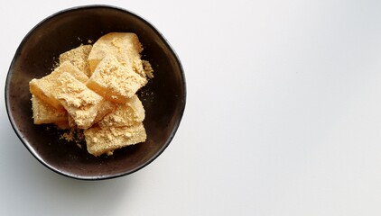 もちもちふっくらわらび餅　きな粉　憩いの時