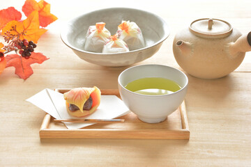 秋の和菓子　緑茶
