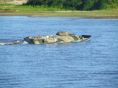 btr-80 in water