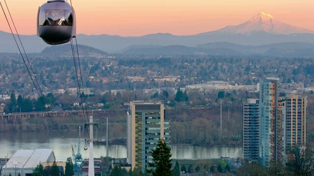 Portland Aerial Tram With City View