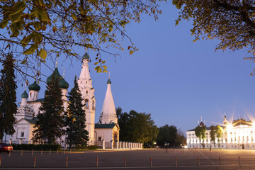 Naklejka premium The Bell Tower Of The Temple Of Elijah The Prophet. Soviet square. Yaroslavl. Beautiful hipped bell tower. Snowy
