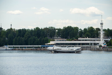 Fototapeta premium ship on the Volga river near the Spit of Yaroslavl