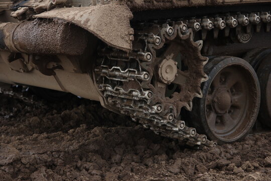 Armenian artillery mounts in the field perform shooting