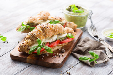 Сrunchy wholegrain croissants with mozzarella, tomato and pesto