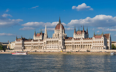 Fototapeta na wymiar Beautiful view of Hungarian parliament in Budapest , Hungary