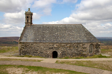 Saint-Rivoal. Chapelle Saint-Michel de Braspart, endroit le plus élevé de la Bretagne. Finistère. Bretagne