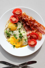 breakfast heifer scrambled eggs, tomatoes, fried bacon