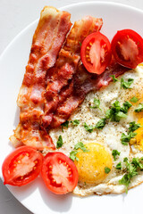 breakfast heifer scrambled eggs, tomatoes, fried bacon