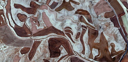Panele Szklane  tekstura, fotografia abstrakcyjna pól Hiszpanii z lotu ptaka, widok z lotu ptaka, przedstawienie obozów pracy ludzkiej, sztuka abstrakcyjna,