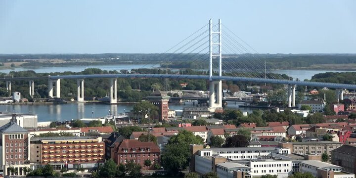 R&uuml;genbr&uuml;cke und Stadtansicht von Stralsund