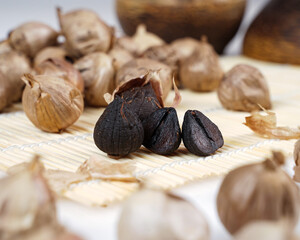 Fototapeta na wymiar black garlic, can actually be used as a treatment for various diseases, even chronic diseases. Black garlic comes from fermented regular garlic.