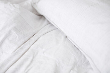 Fototapeta na wymiar White cotton sheets quilt doona cover and linen light white bright scopy space bedroom sleep rest soft copy sapce 