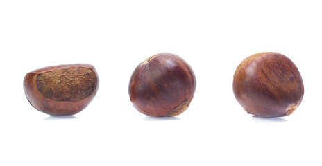 Fototapeta premium Chestnuts isolated on white background