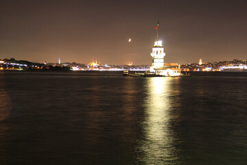 Fototapeta na wymiar Maiden tower in the night