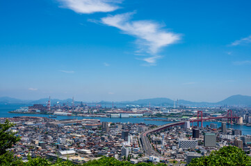 Fototapeta na wymiar 夏の高塔山展望台から見る北九州の都市景観