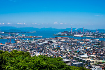 夏の高塔山展望台から見る北九州景観