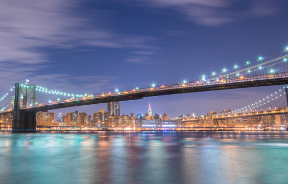 Night view of Manhattan and Brooklyn bridge © Elnur